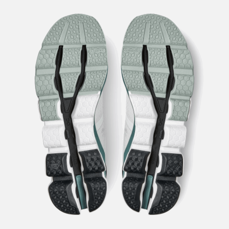 Sur La Marée De Glace De Cloudace En Cours D'exécution