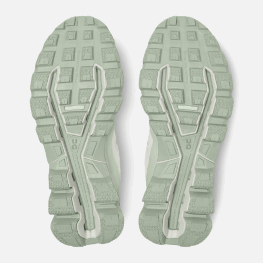 Cloudventure Sur L'exécution De Mousse Blanche