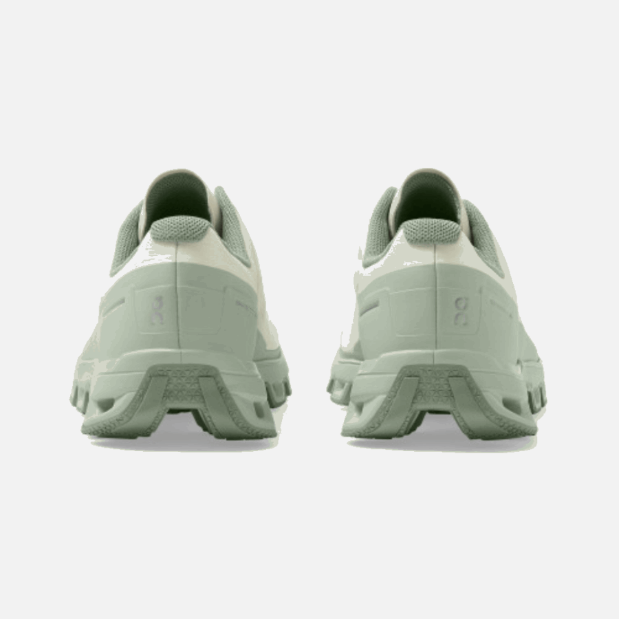 Cloudventure Sur L'exécution De Mousse Blanche