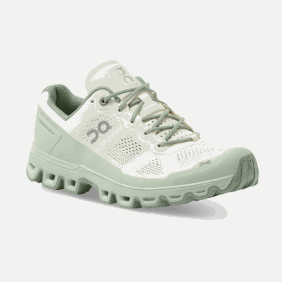 Cloudventure Sur L'exécution De Mousse Blanche