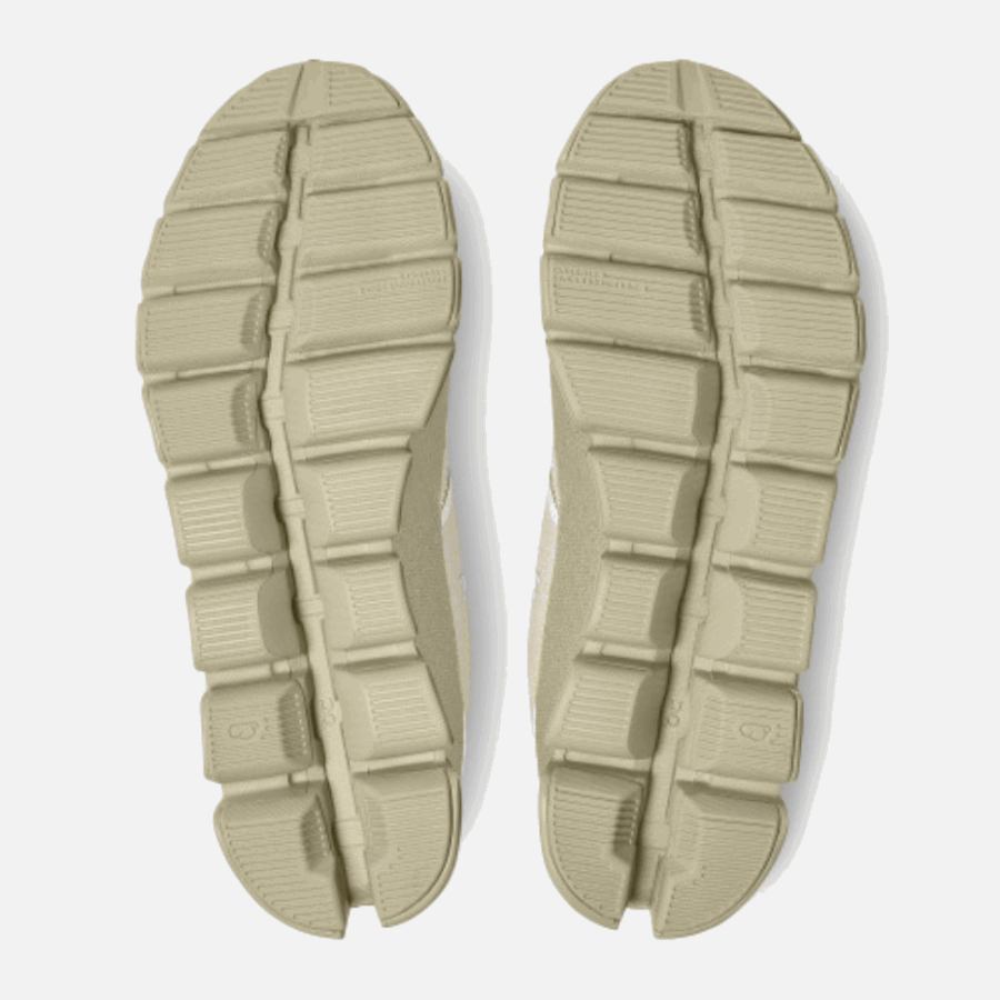 Creux Des Nuages ​​sur La Feuille De Foin En Cours D'exécution