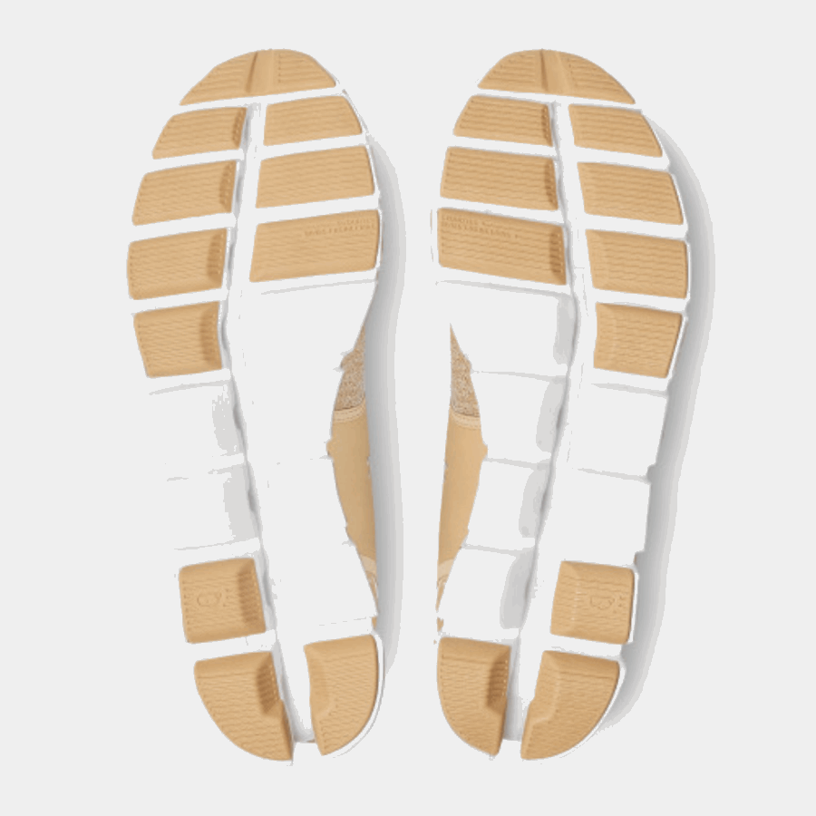 Nuage éponge Sur Dune En Cours D'exécution