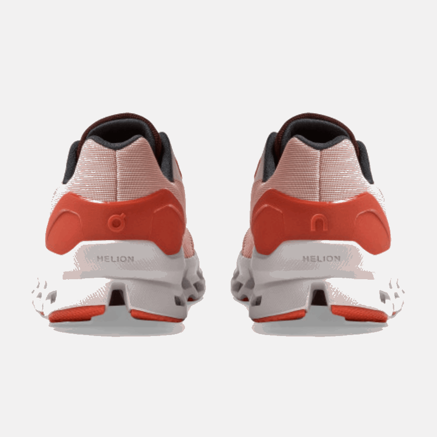 Cloudstratus Rose-rouge En Cours D'exécution