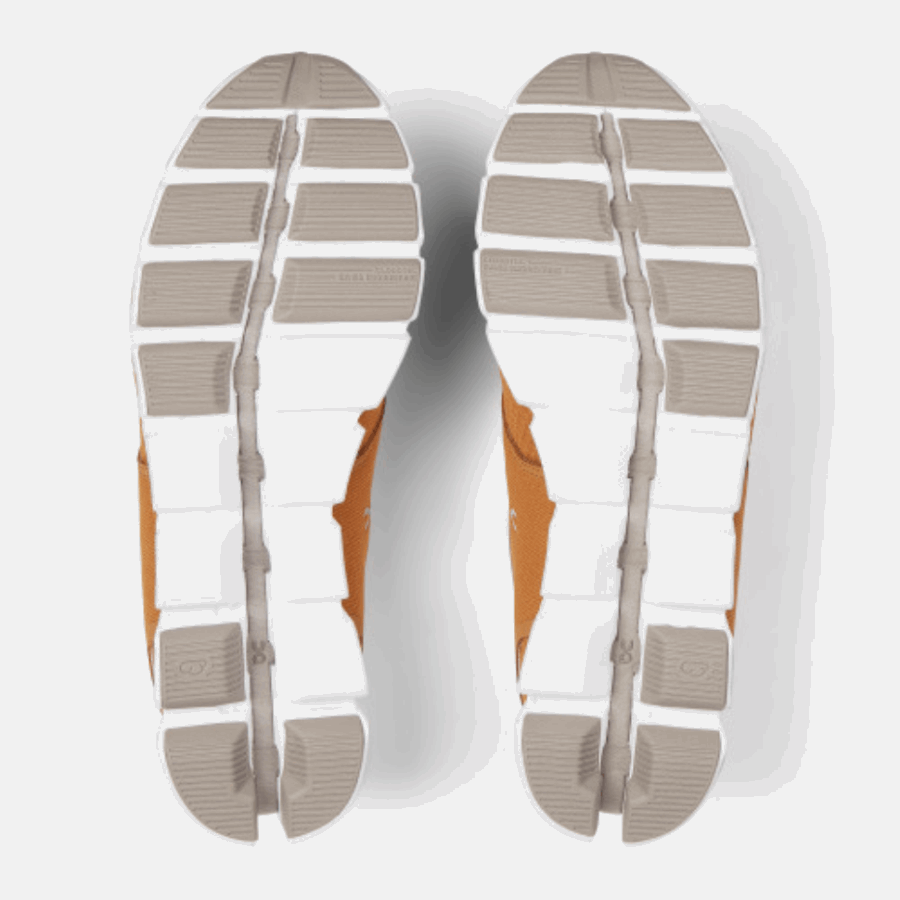 Faisceau De Nuage Sur La Noix De Pécan En Cours D'exécution