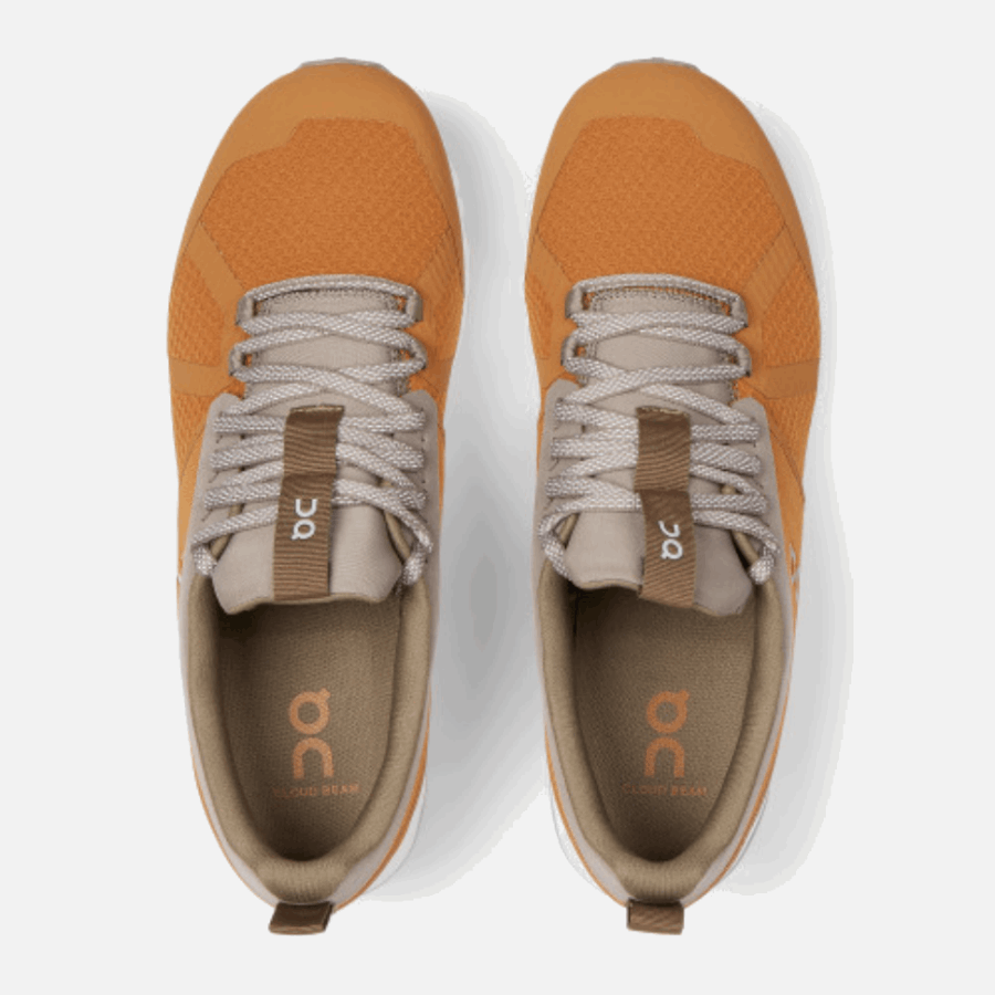 Faisceau De Nuage Sur La Noix De Pécan En Cours D'exécution