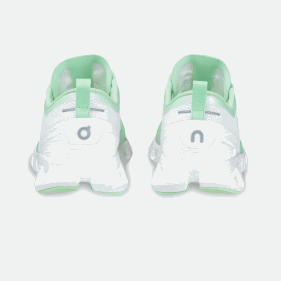 Cloud X Shift Sur L'exécution De Matcha Blanc